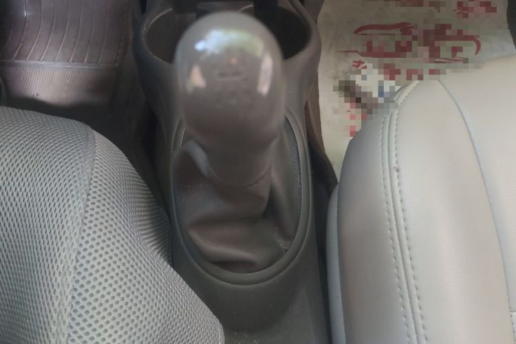 Used Nissan Sunny 2015 1.5XE Manual Elite Edition Gear Lever