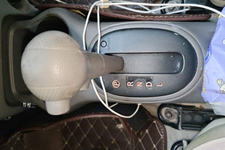 Used Nissan Sunny 2015 1.5XE CVT Comfort Edition Gear Lever
