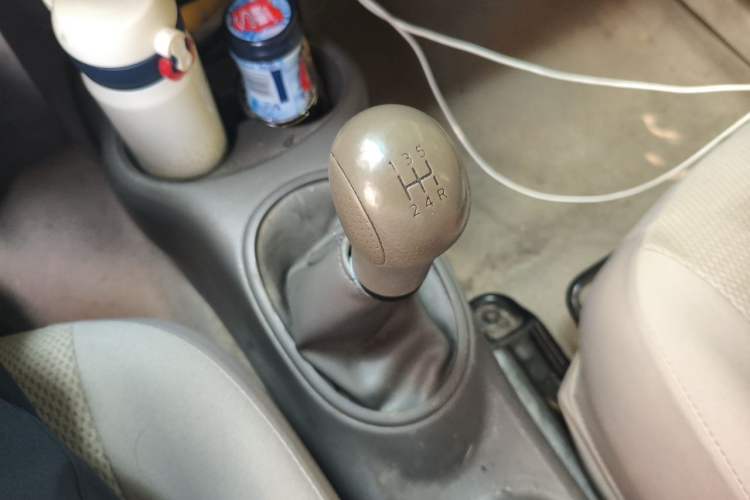 Used Nissan Sunny 2015 1.5XE Manual Comfort Edition Gear Lever