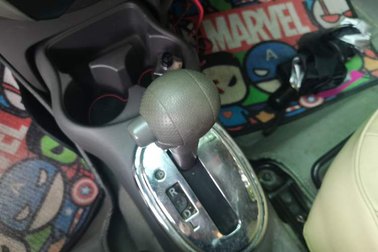 Used Nissan Sunny 2015 1.5XE CVT Master Edition Gear Lever