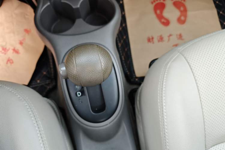 Used Nissan Sunny 2015 1.5XE CVT Comfort Edition Gear Lever