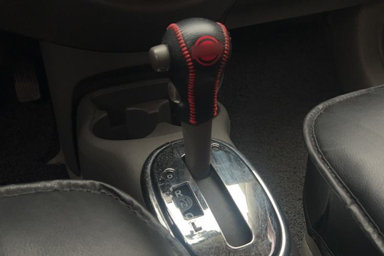 Used Nissan Sunny 2015 1.5XE CVT Master Edition Gear Lever