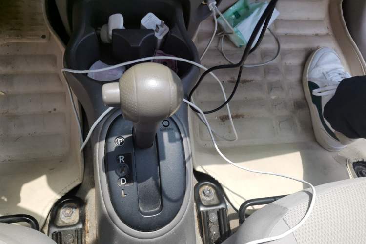 Used Nissan Sunny 2015 1.5XE CVT Comfort Edition Gear Lever