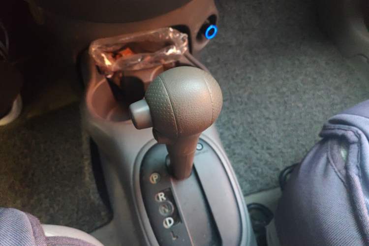 Used Nissan Sunny 2015 1.5XE CVT Master Edition Gear Lever