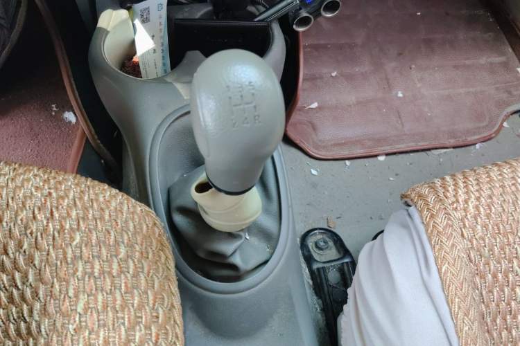 Used Nissan Sunny 2015 1.5XE Manual Comfort Edition Gear Lever