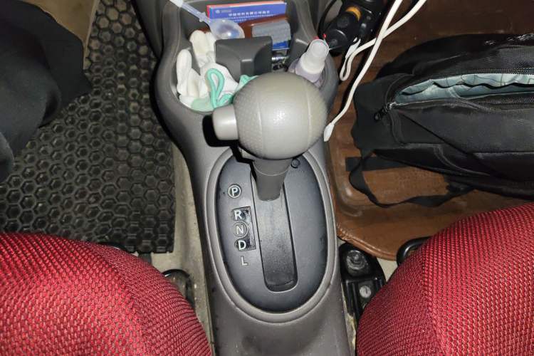 Used Nissan Sunny 2015 1.5XE CVT Master Edition Gear Lever