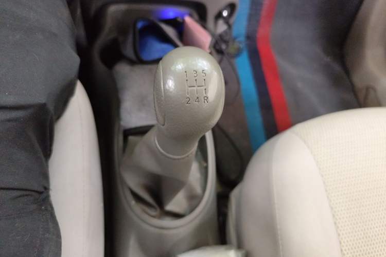 Used Nissan Sunny 2015 1.5XE Manual Elite Edition Gear Lever
