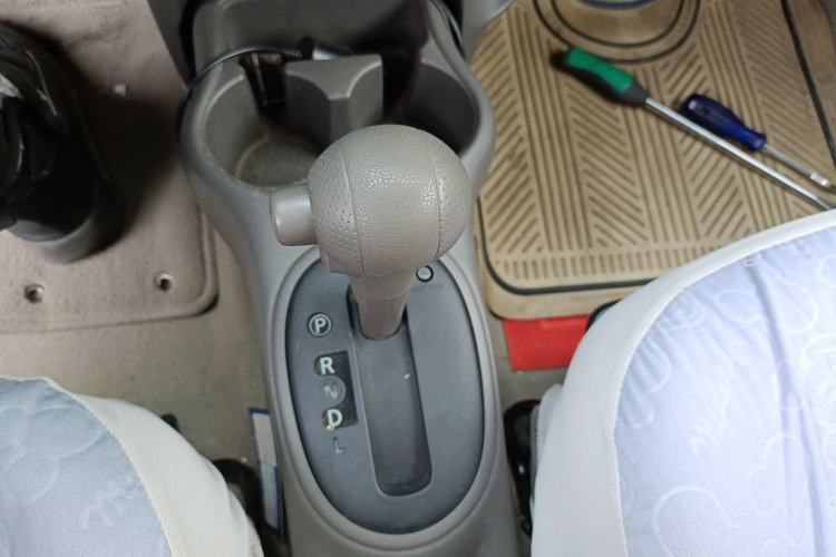 Used Nissan Sunny 2015 1.5XE CVT Comfort Edition Gear Lever