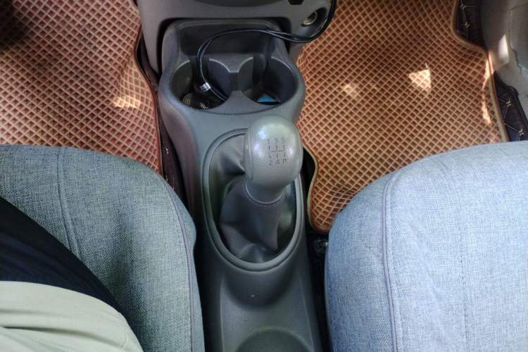 Used Nissan Sunny 2015 1.5XE Manual Comfort Edition Gear Lever