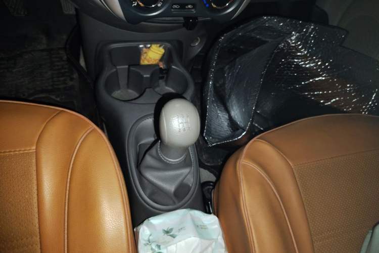 Used Nissan Sunny 2015 1.5XE Manual Comfort Edition Gear Lever