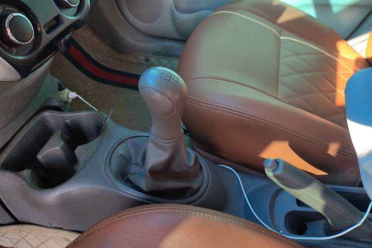 Used Nissan Sunny 2015 1.5XE Manual Comfort Edition Gear Lever