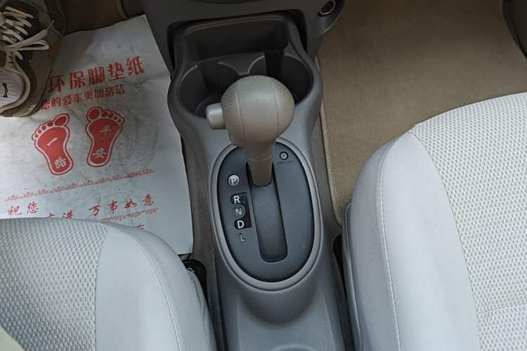 Used Nissan Sunny 2015 1.5XE CVT Elite Edition Gear Lever