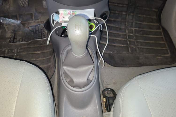 Used Nissan Sunny 2015 1.5XE Manual Comfort Edition Gear Lever