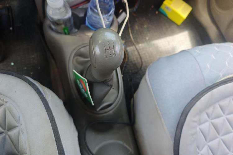 Used Nissan Sunny 2015 1.5XE Manual Comfort Edition Gear Lever