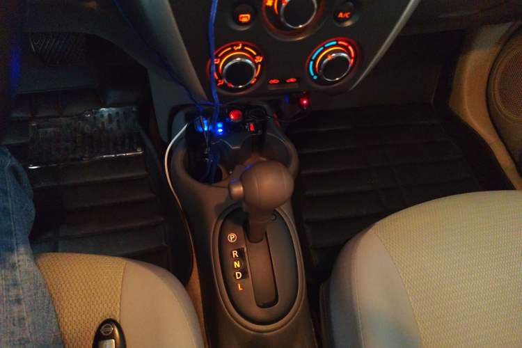 Used Nissan Sunny 2015 1.5XE CVT Master Edition Gear Lever