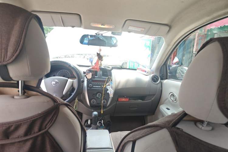 Used Nissan Sunny 2015 1.5XE Manual Elite Edition Headliner