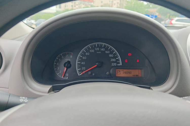 Used Nissan Sunny 2015 1.5XE CVT Master Edition Instrument Cluster