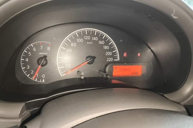 Used Nissan Sunny 2015 1.5XE CVT Master Edition Instrument Cluster