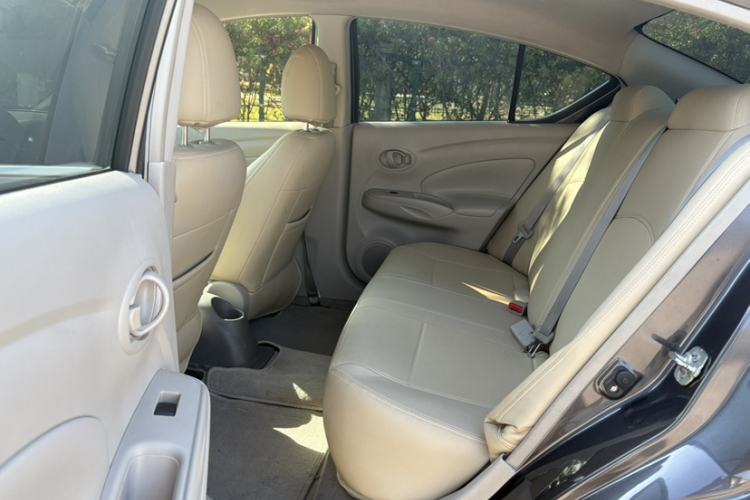 Used Nissan Sunny 2015 1.5XE Manual Comfort Edition Interior 2