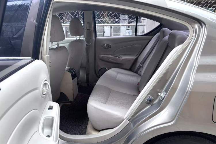 Used Nissan Sunny 2015 1.5XE Manual Comfort Edition Interior 2