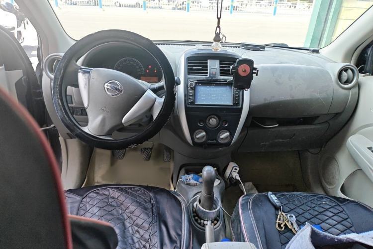 Used Nissan Sunny 2015 1.5XE Manual Elite Edition Interior 2