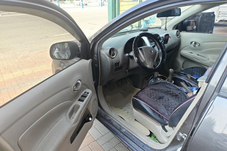 Used Nissan Sunny 2015 1.5XE Manual Elite Edition Interior 3