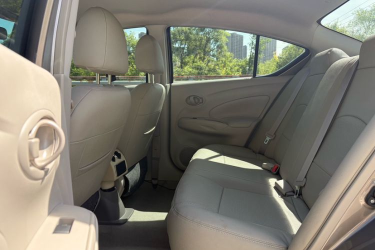 Used Nissan Sunny 2015 1.5XE CVT Comfort Edition Interior 3