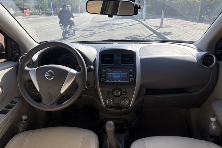 Used Nissan Sunny 2015 1.5XE Manual Comfort Edition Interior 4