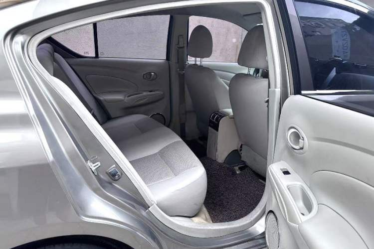 Used Nissan Sunny 2015 1.5XE Manual Comfort Edition Interior 4