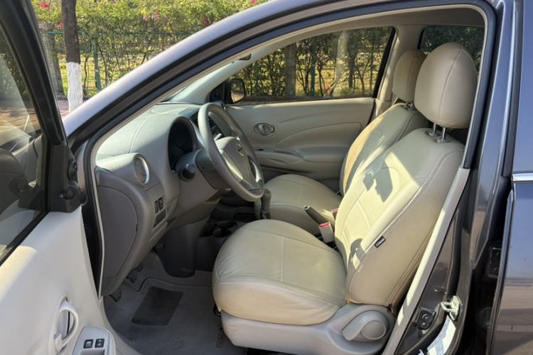 Used Nissan Sunny 2015 1.5XE Manual Comfort Edition Interior 5