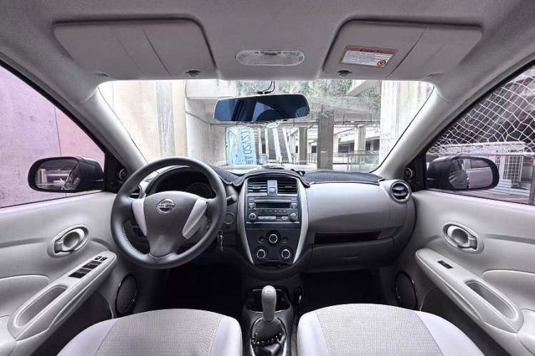 Used Nissan Sunny 2015 1.5XE Manual Comfort Edition Interior 5