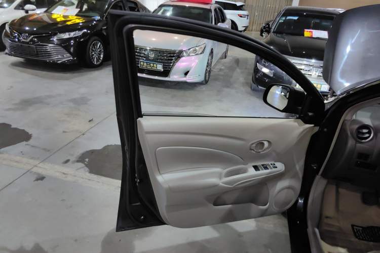 Used Nissan Sunny 2015 1.5XE CVT Comfort Edition Left Front Door Interior