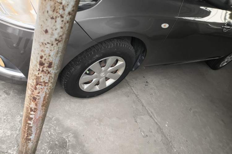 Used Nissan Sunny 2015 1.5XE CVT Master Edition Left Front Wheel Hub