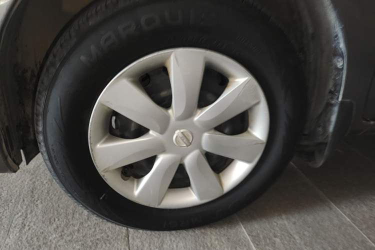 Used Nissan Sunny 2015 1.5XE Manual Comfort Edition Left Front Wheel Hub