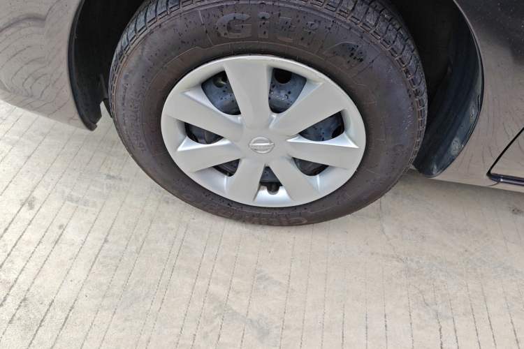 Used Nissan Sunny 2015 1.5XE CVT Comfort Edition Left Front Wheel Hub