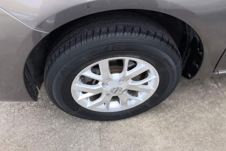 Used Nissan Sunny 2015 1.5XE Manual Master Edition Left Front Wheel Hub