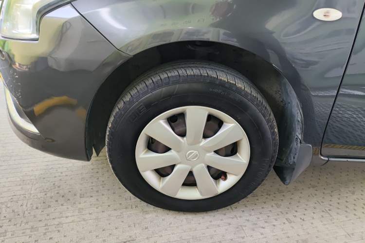 Used Nissan Sunny 2015 1.5XE Manual Comfort Edition Left Front Wheel Hub