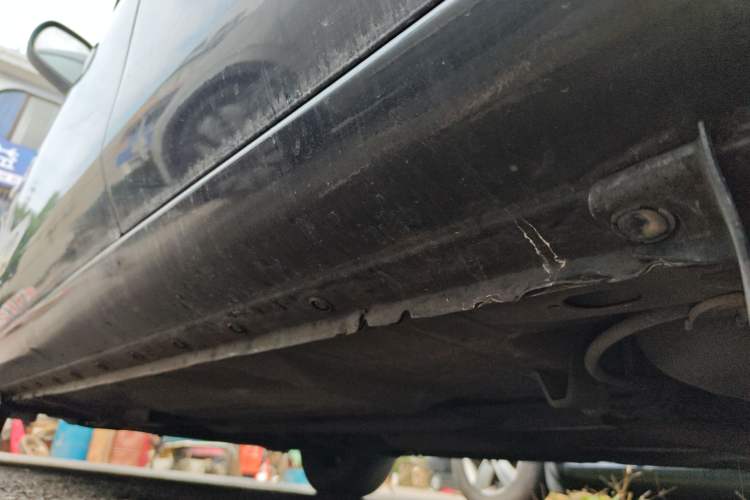 Used Nissan Sunny 2015 1.5XE CVT Comfort Edition Left Side Sill