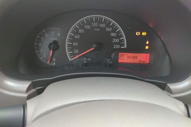 Used Nissan Sunny 2015 1.5XE CVT Comfort Edition Odometer Close Up