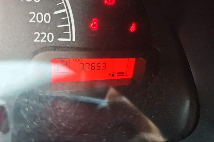 Used Nissan Sunny 2015 1.5XE CVT Comfort Edition Odometer Close Up