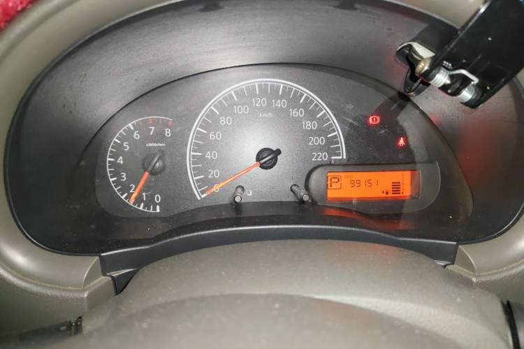 Used Nissan Sunny 2015 1.5XE CVT Master Edition Odometer Close Up