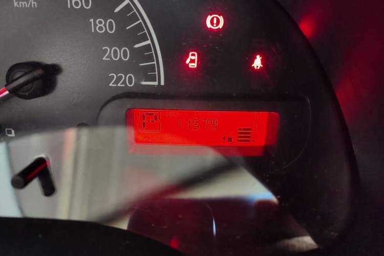 Used Nissan Sunny 2015 1.5XE CVT Master Edition Odometer Close Up