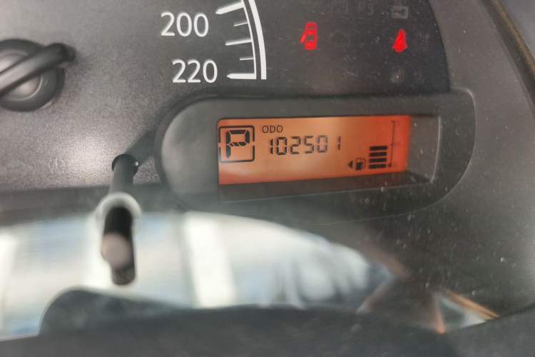Used Nissan Sunny 2015 1.5XE CVT Master Edition Odometer Close Up