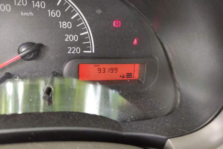 Used Nissan Sunny 2015 1.5XE Manual Elite Edition Odometer Close Up