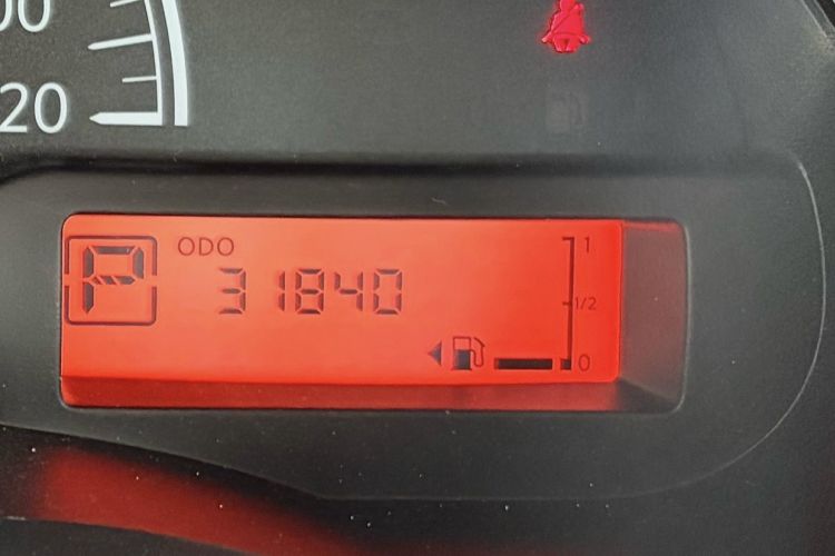 Used Nissan Sunny 2015 1.5XE CVT Comfort Edition Odometer Close Up