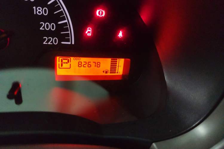 Used Nissan Sunny 2015 1.5XE CVT Master Edition Odometer Close Up