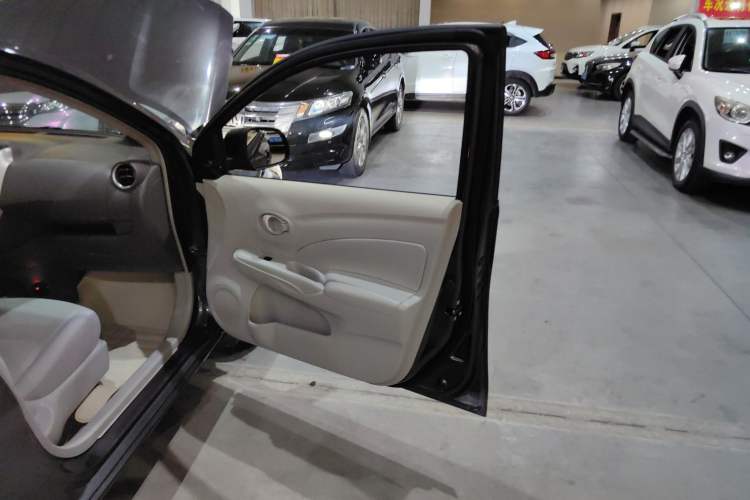 Used Nissan Sunny 2015 1.5XE CVT Comfort Edition Right Front Door Interior