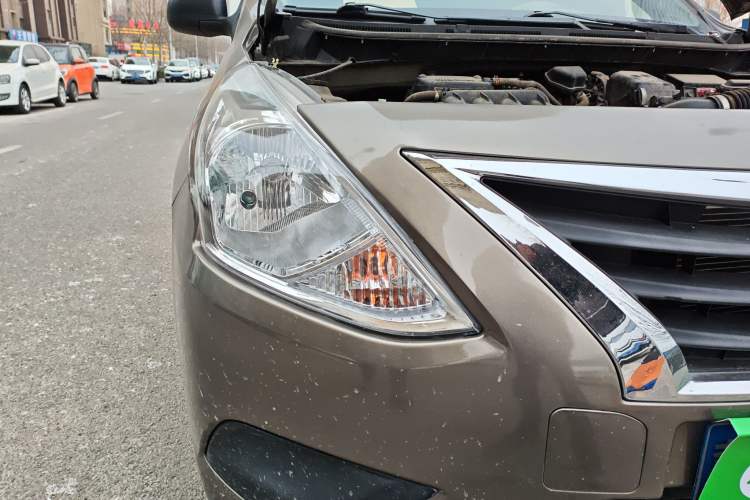 Used Nissan Sunny 2015 1.5XE Manual Comfort Edition Right Front Headlight