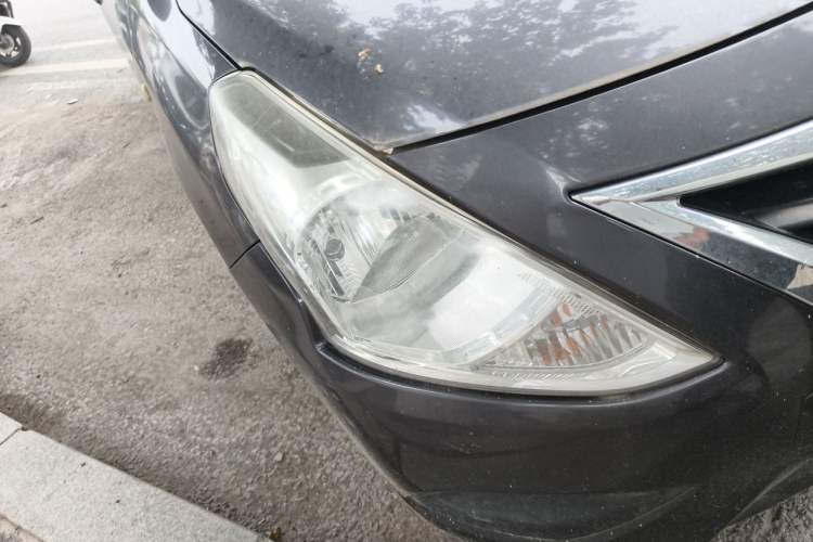 Used Nissan Sunny 2015 1.5XE Manual Comfort Edition Right Front Headlight