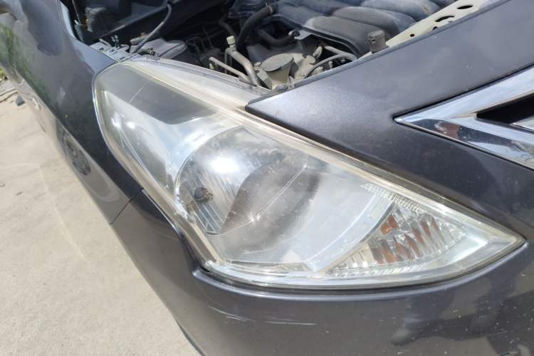Used Nissan Sunny 2015 1.5XE Manual Elite Edition Right Front Headlight